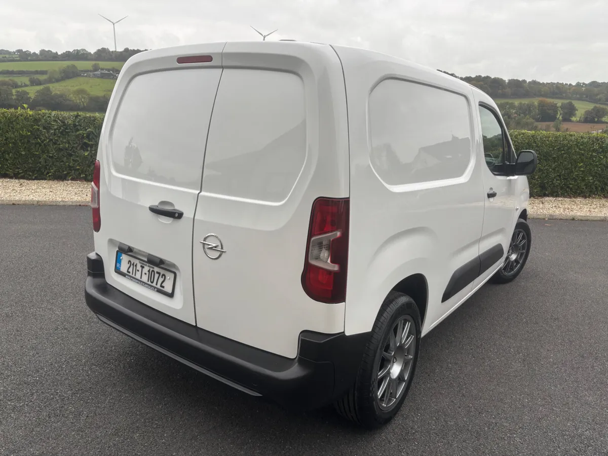 2021 (211)Opel Combo 1.5 Diesel (3 Seater) - Image 3