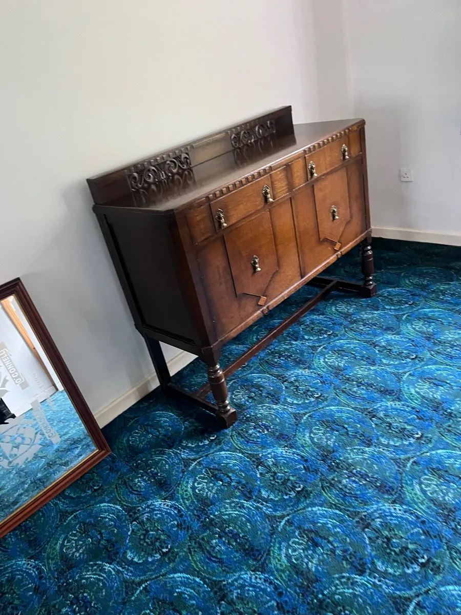 Side board table