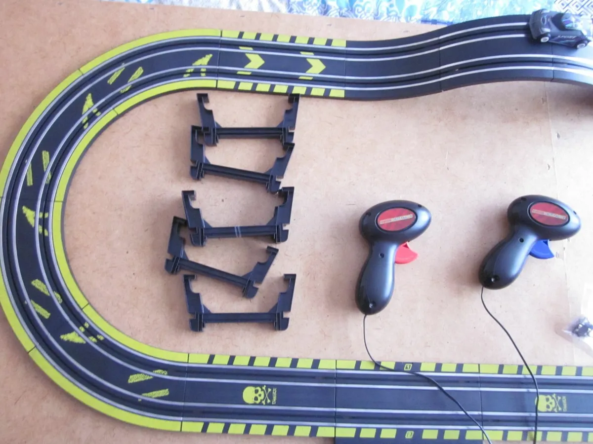 Micro Scalextric Speed Hunters 2 Car Set G1164 - Image 2