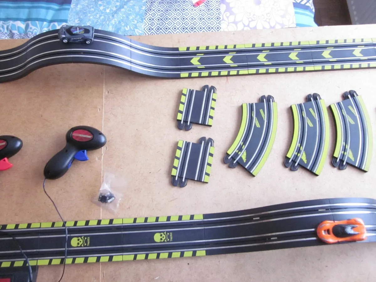 Micro Scalextric Speed Hunters 2 Car Set G1164 - Image 3