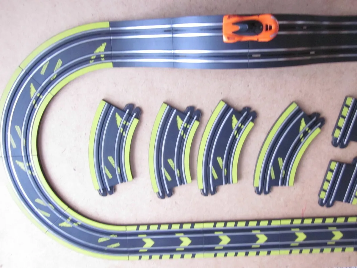 Micro Scalextric Speed Hunters 2 Car Set G1164 - Image 4