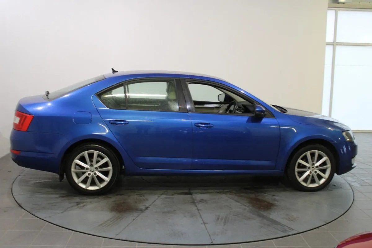Skoda Octavia 2.0 TDI Elegance - Image 4