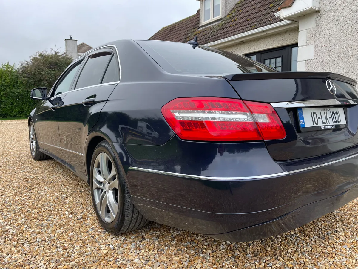 Mercedes-Benz E-Class 2010 - Image 2