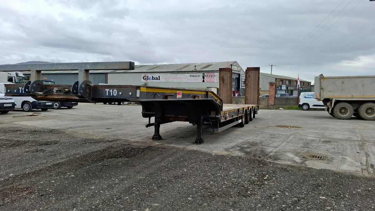 2017 MAC Low Loader , 3 Axles , Drum Brakes 48 ton - Image 4