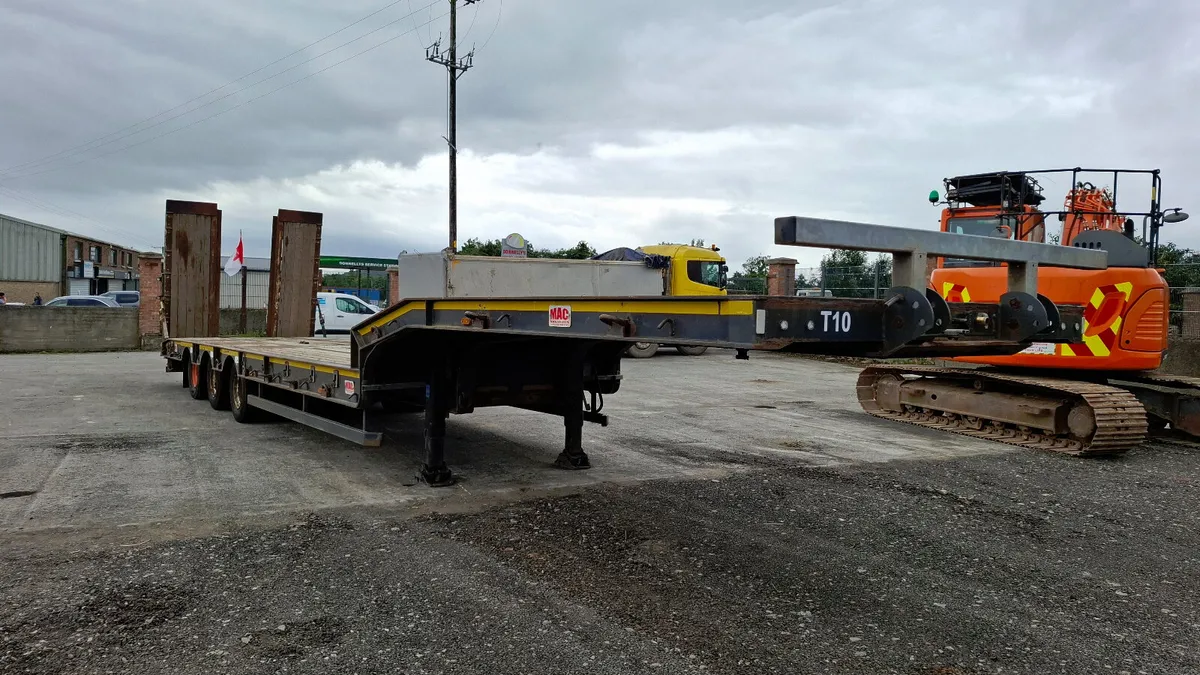 2017 MAC Low Loader , 3 Axles , Drum Brakes 48 ton - Image 2