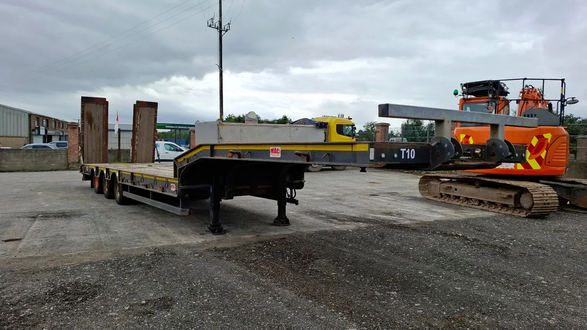 2017 MAC Low Loader , 3 Axles , Drum Brakes 48 ton - Image 1