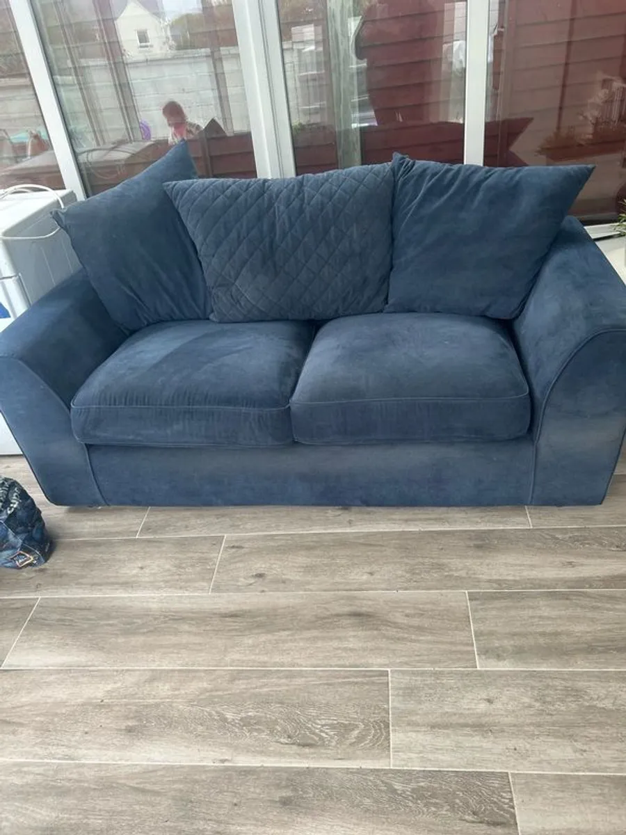 couch - Image 2