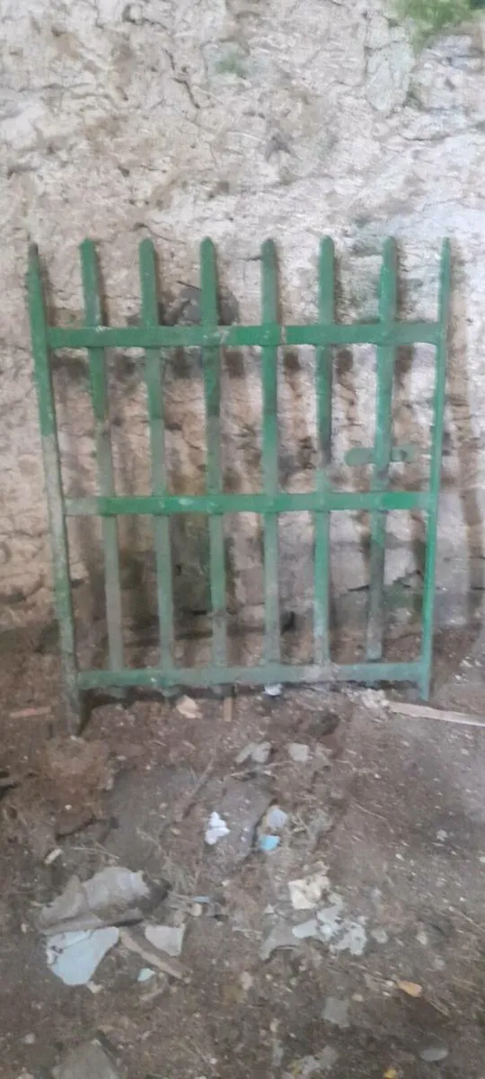 Wrought iron side gate