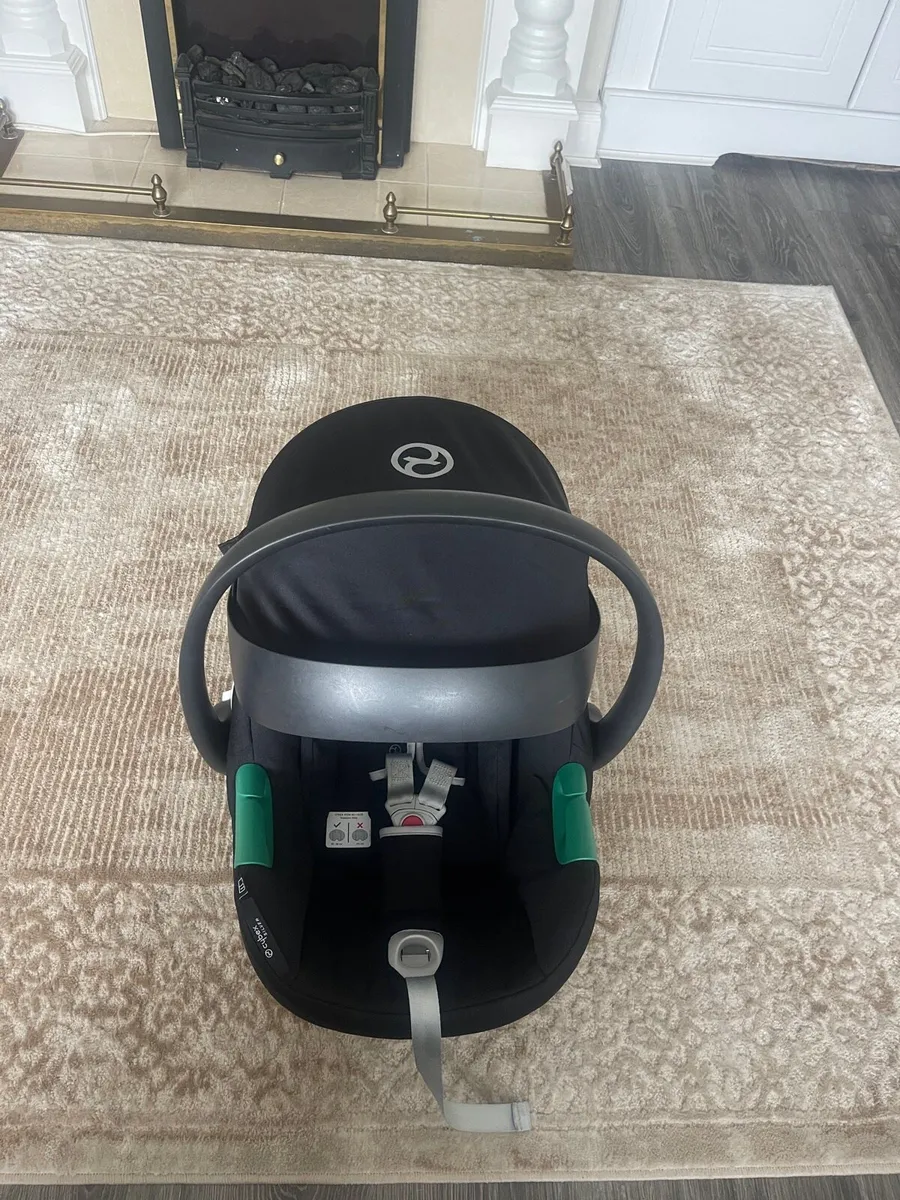Cybex Aton B2 car seat and isofix base - Image 3