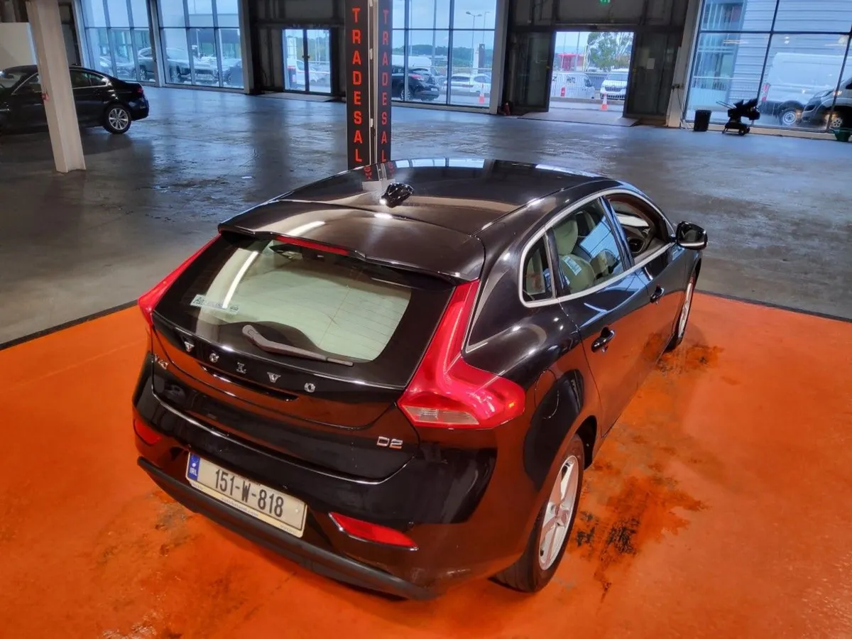Volvo V40 1.6 D2 (115hp) SE Leather - Image 3