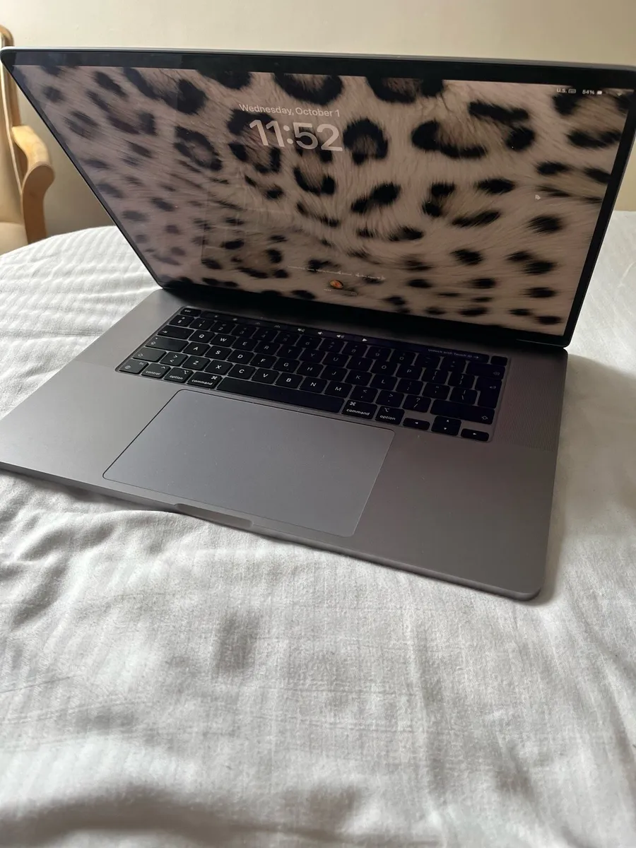 MacBook Pro i9 2.4GHz 16" (Late 2020) 4TB SSD - Image 2