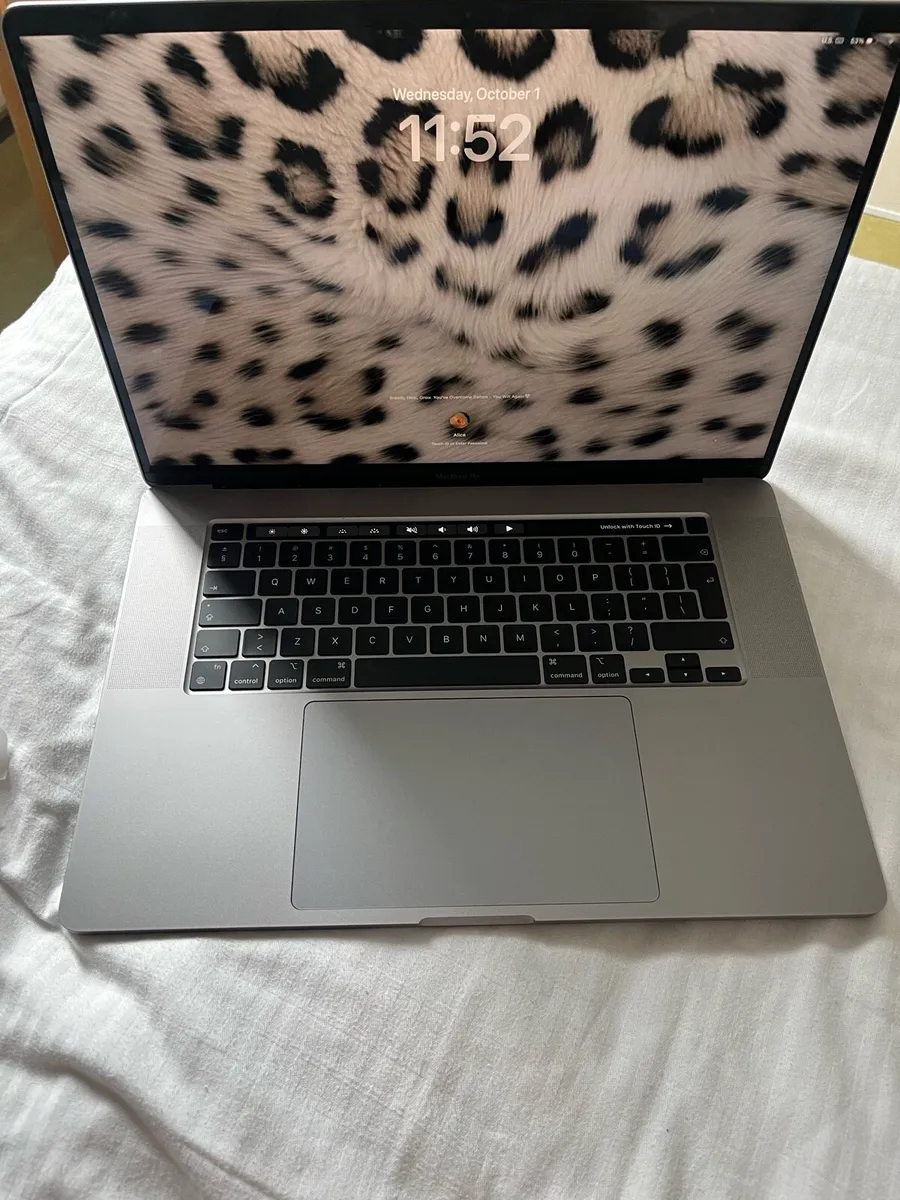 MacBook Pro i9 2.4GHz 16" (Late 2020) 4TB SSD - Image 3