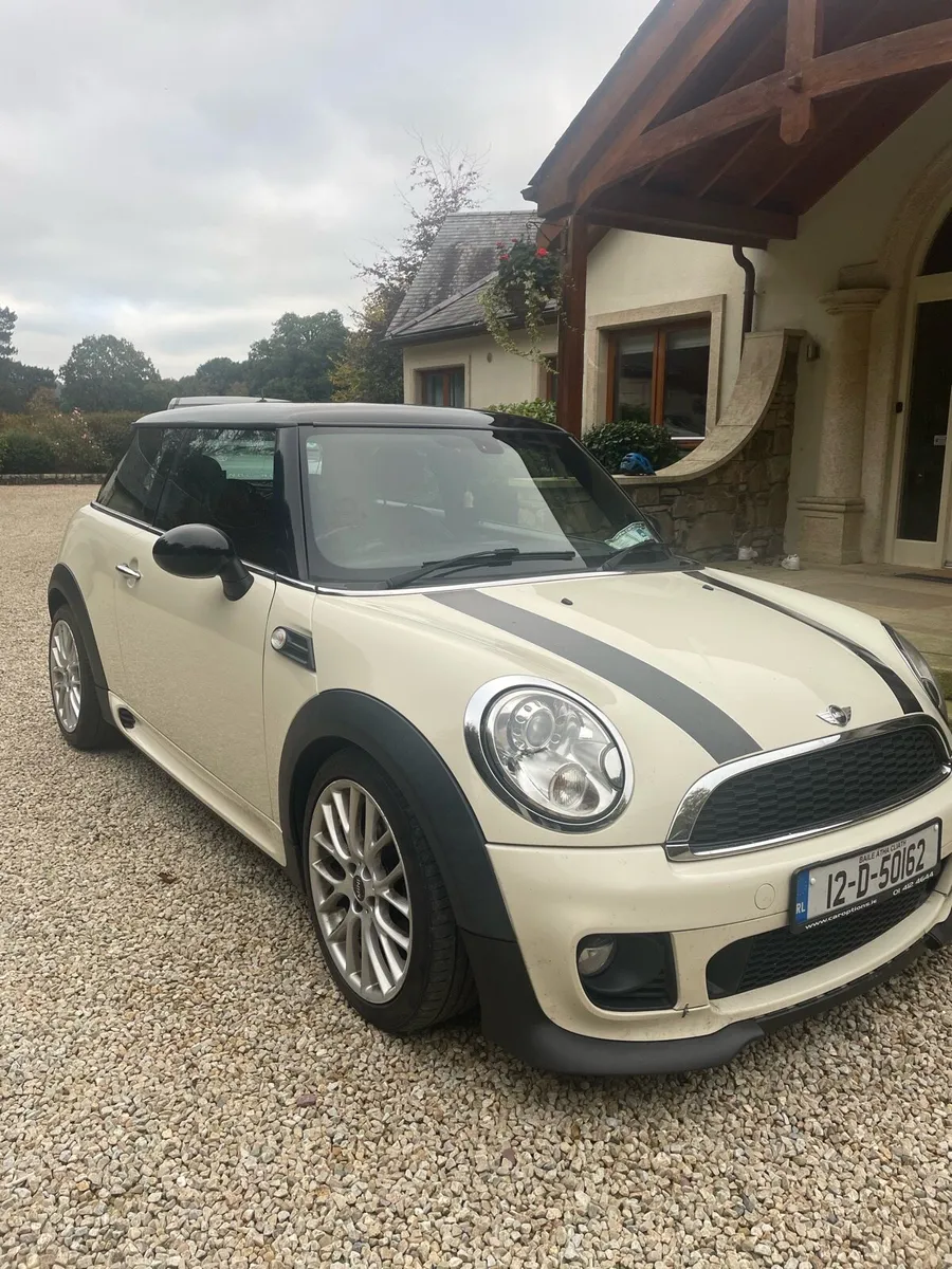 Motor car - Image 2