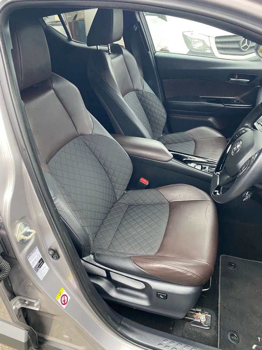 Toyota CHR Hybrid 2019 - Image 2
