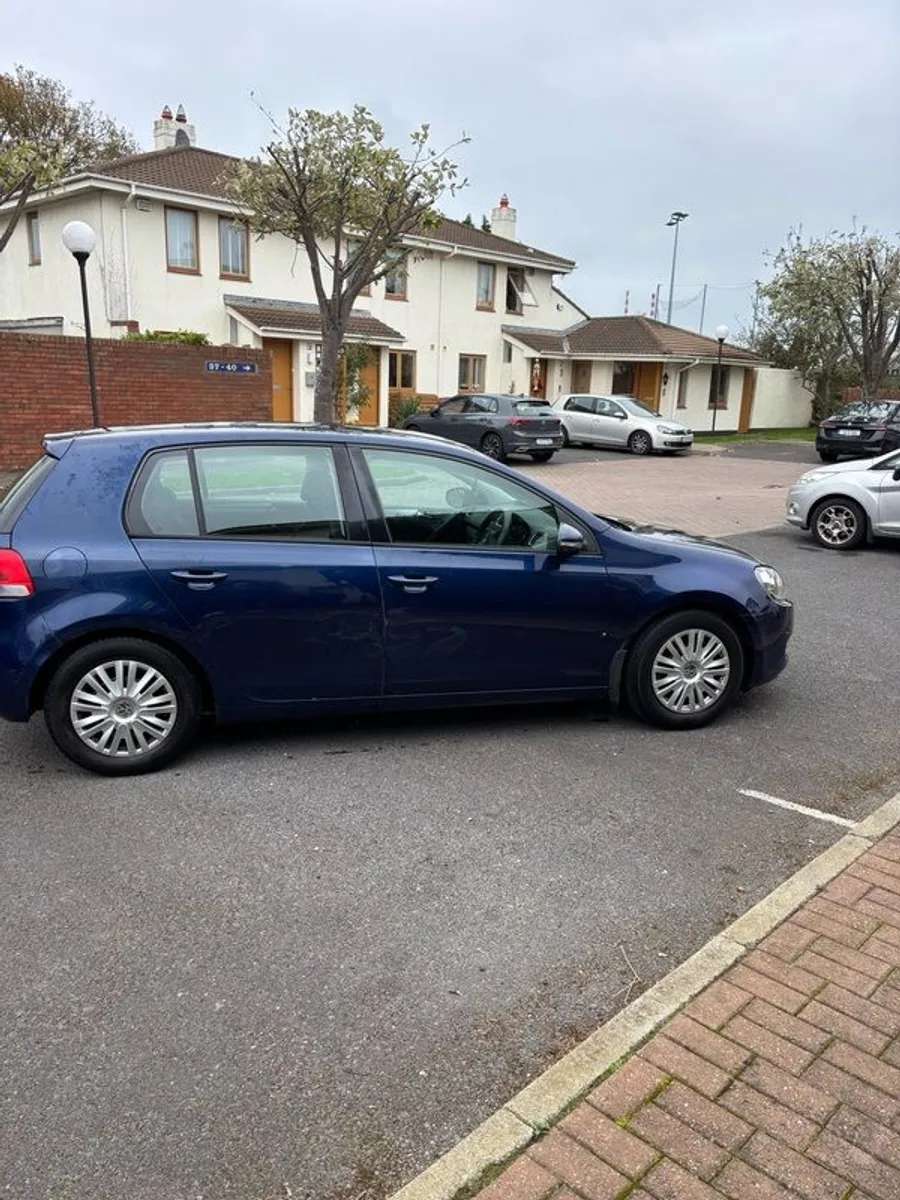 2009 Volkswagen Golf - Image 4