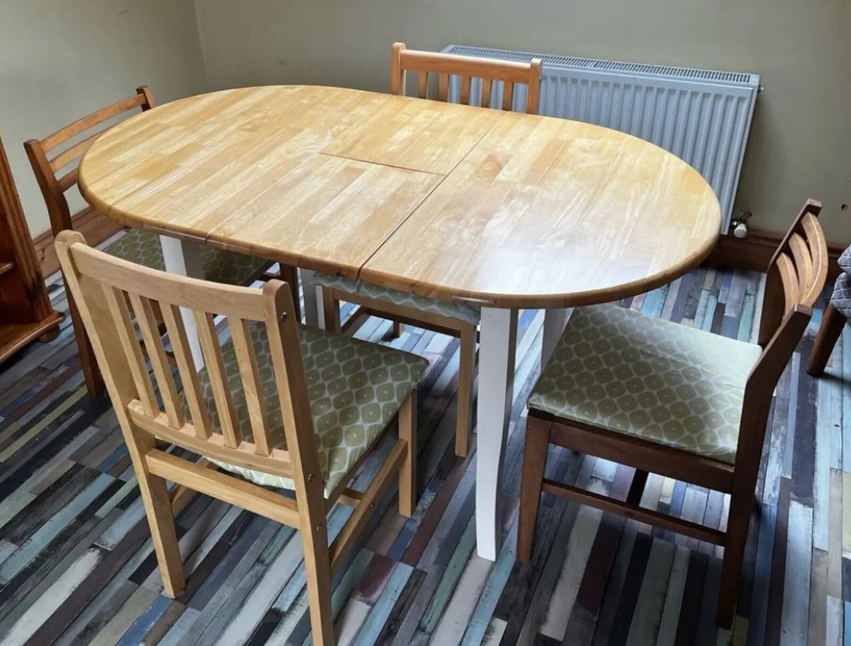 Like New - 3.5-4.5Ft Extendable Kitchen Table - Image 1