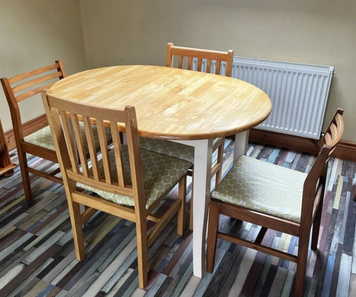 Like New - 3.5-4.5Ft Extendable Kitchen Table - Image 2