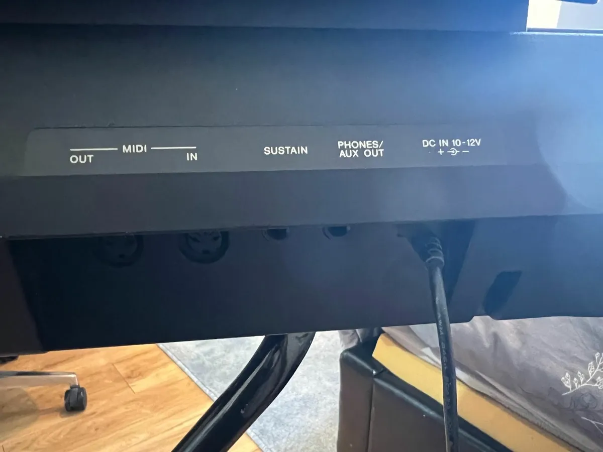 Yamaha PSR-220 61 Keys MIDI Keyboard + Stand + 3Mt - Image 4