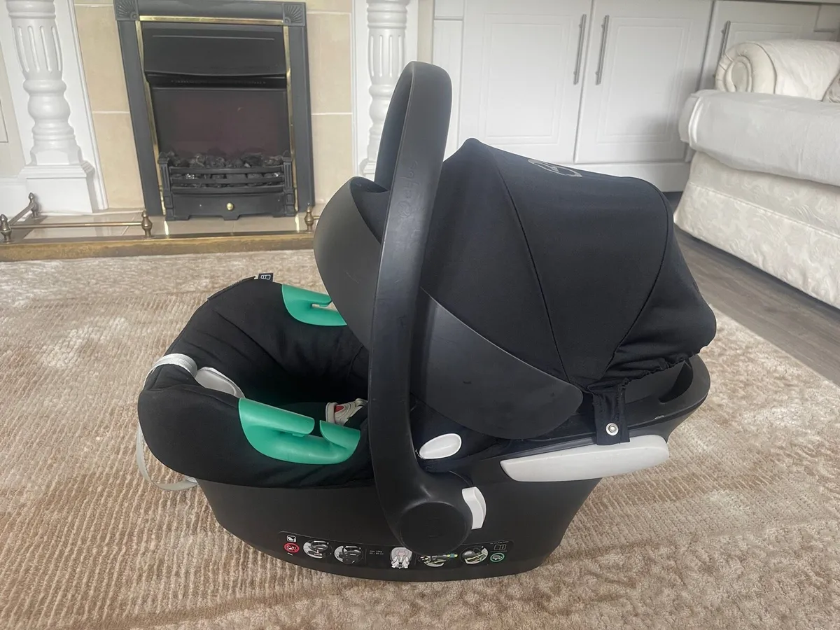 Cybex Aton B2 car seat and isofix base - Image 4