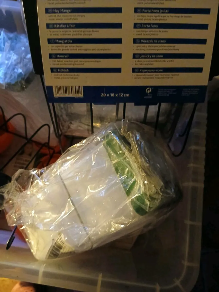 Containers for rabbits food and water - Image 4