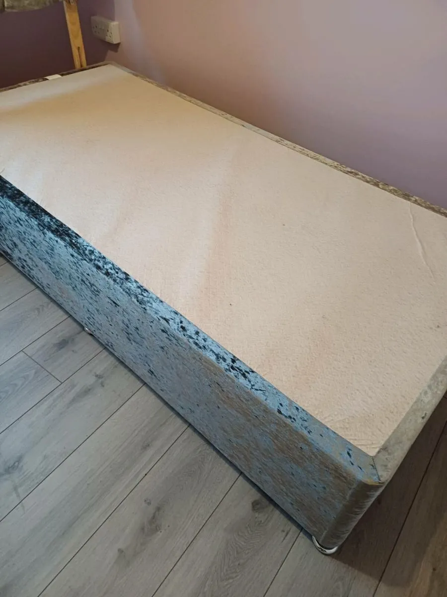 Sliver crushed velvet headboard and base - Image 4
