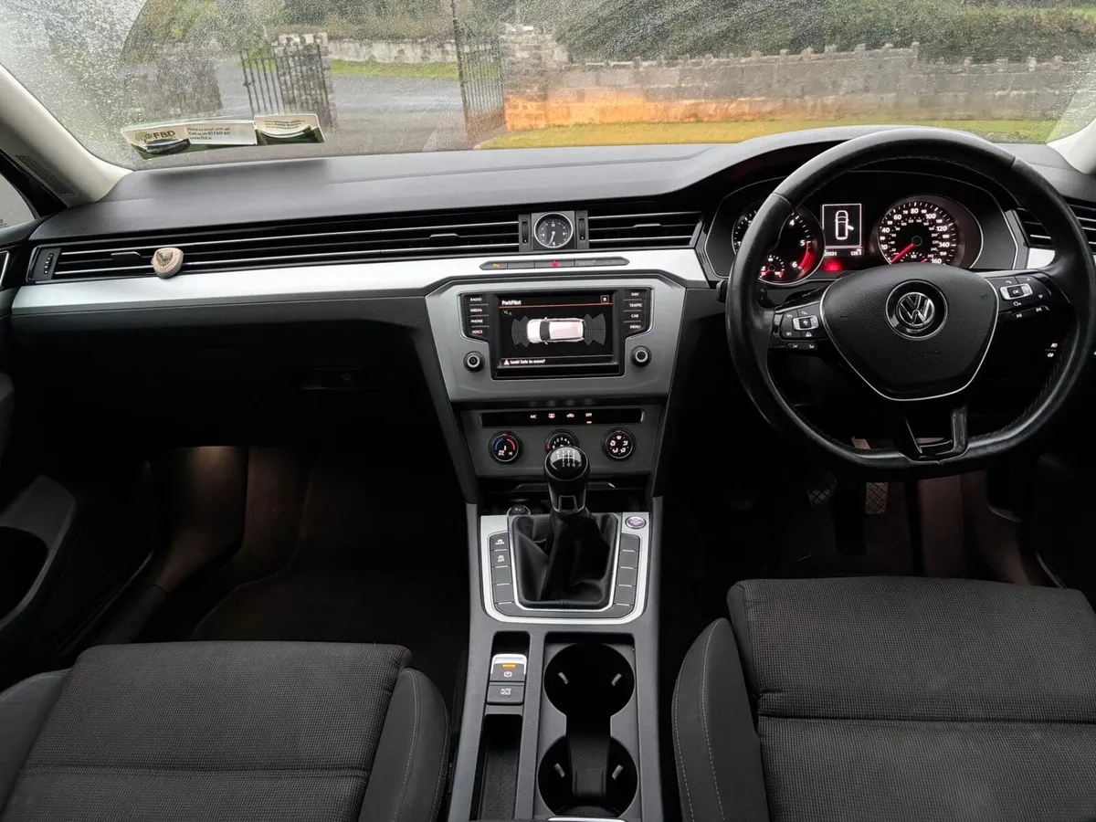 Volkswagen Passat - Image 3