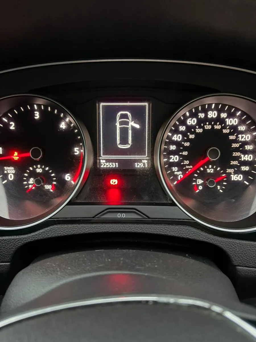 Volkswagen Passat - Image 4
