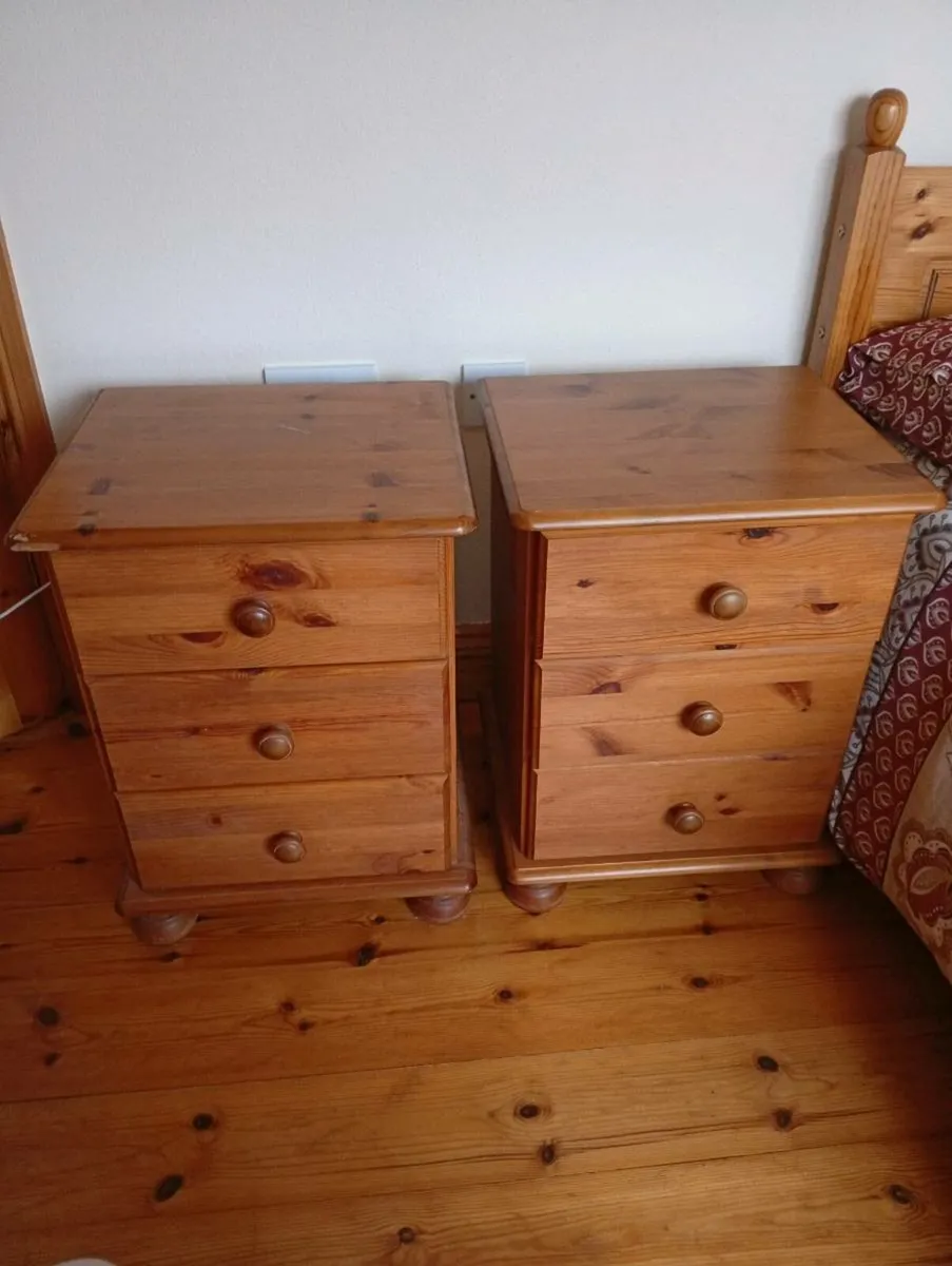 Bedside lockers