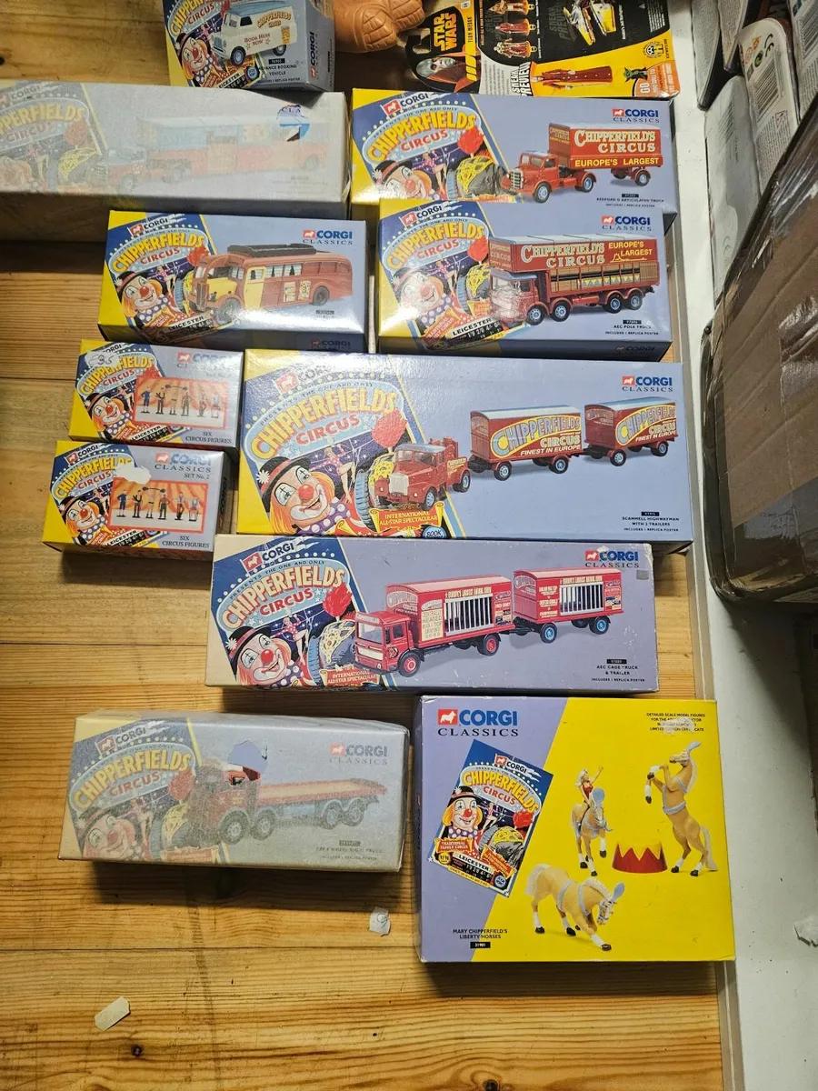 Corgi Chipperfields Circus Trucks etc - Image 2