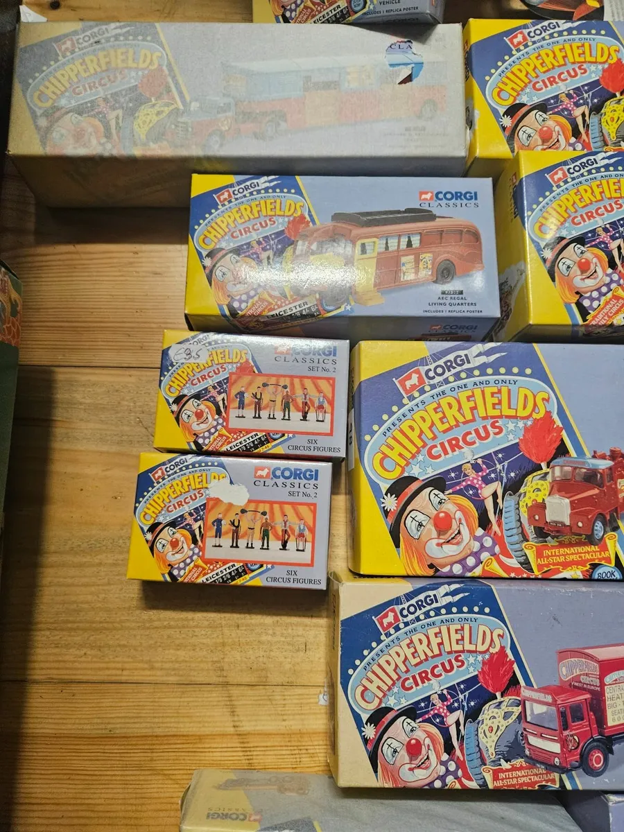Corgi Chipperfields Circus Trucks etc - Image 4