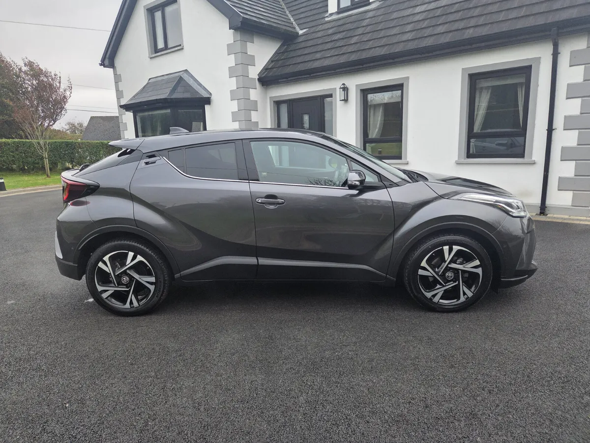 2023 TOYOTA C HR 1.8 HYBRID DESIGN 122BHP - Image 4