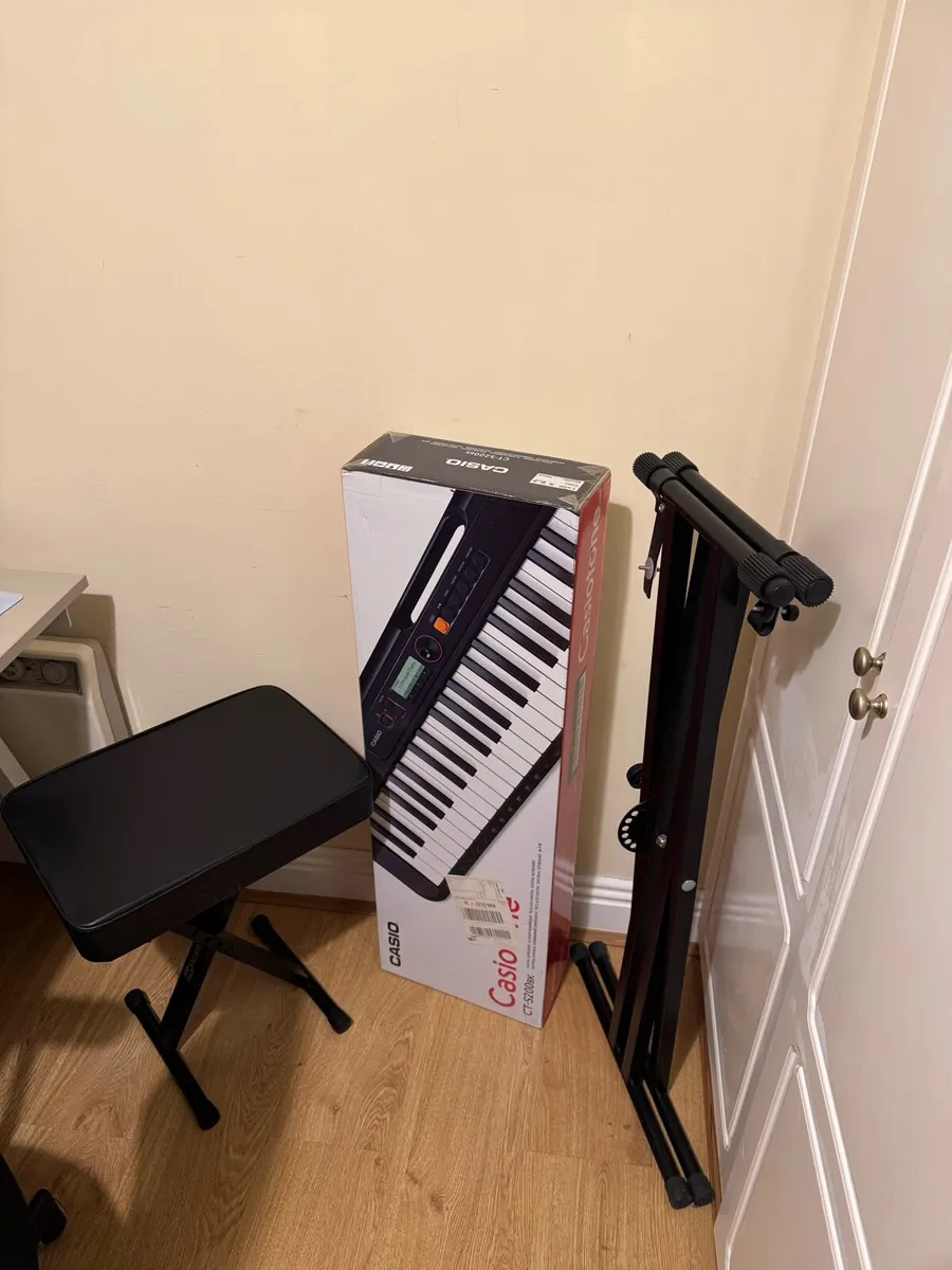 Casio Keyboard set with stand and bench