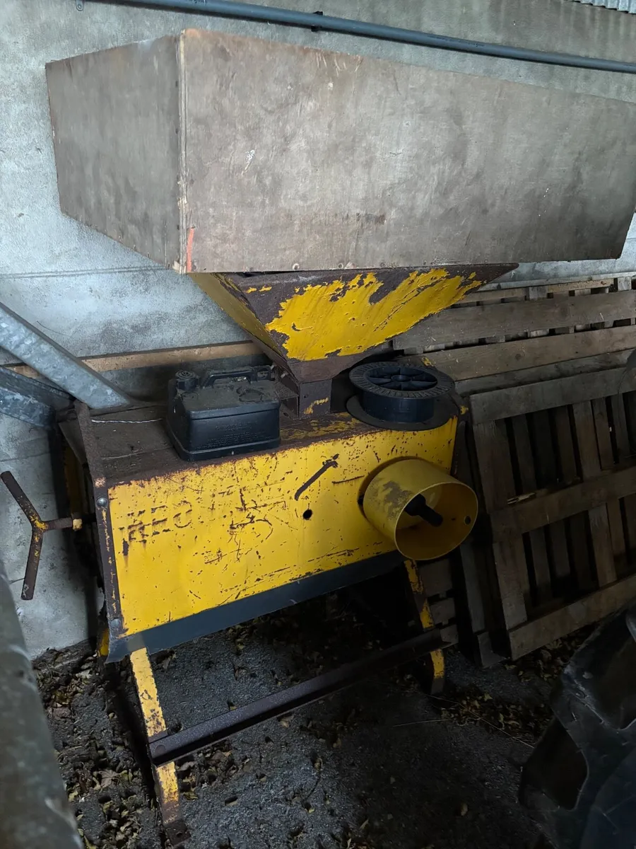 Corn roller