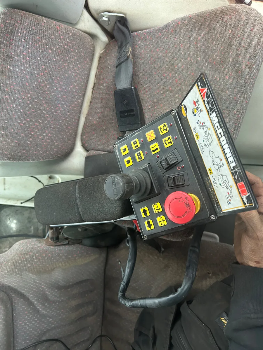 2015 McConnell PA5565 Hedgecutter - Image 2
