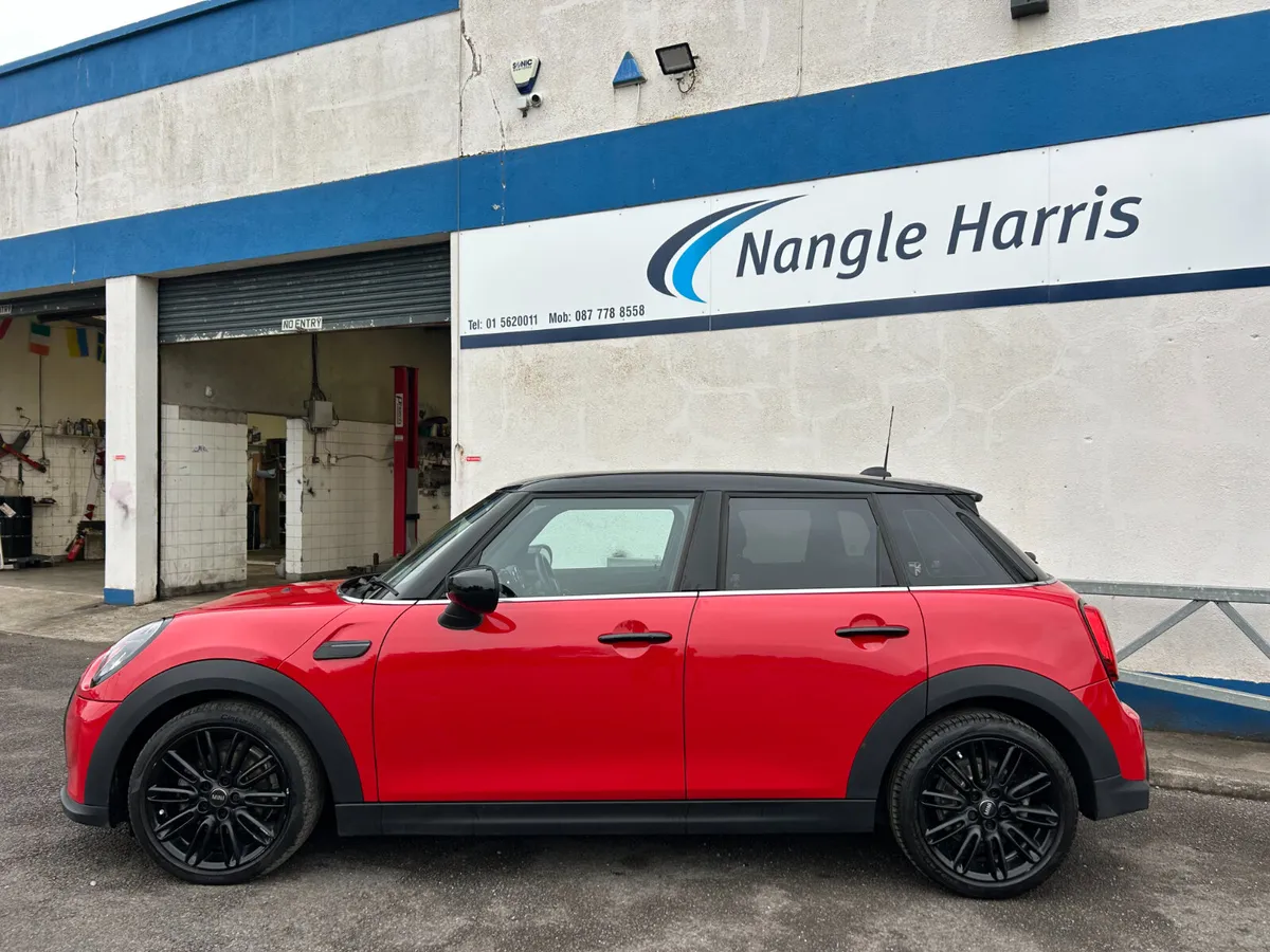 Mini Cooper AUTOMATIC / LEATHER. - Image 2
