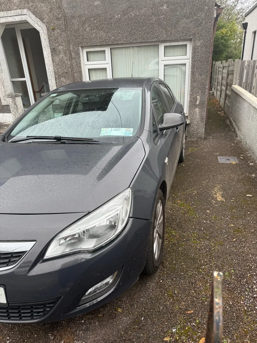 Opel Astra 2013 petrol - Image 3