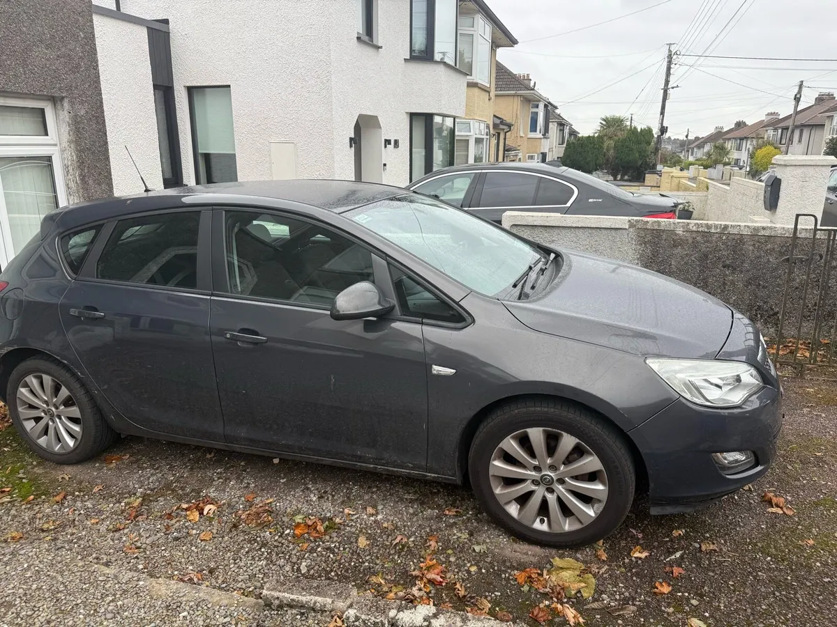 Opel Astra 2013 petrol - Image 4