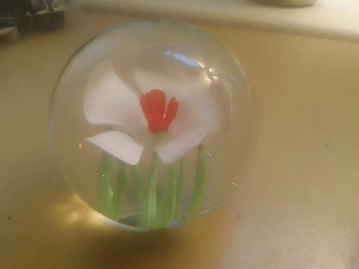 VINTAGE GLASS FLOWER PAPER WEIGHTS SET OF THREE - Image 3