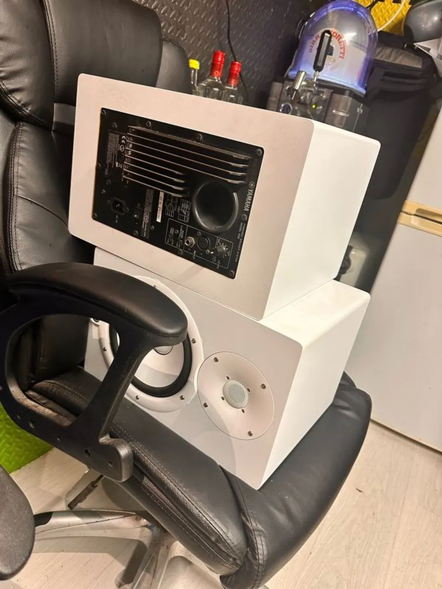Yamaha studio Monitors HS8 - Image 2