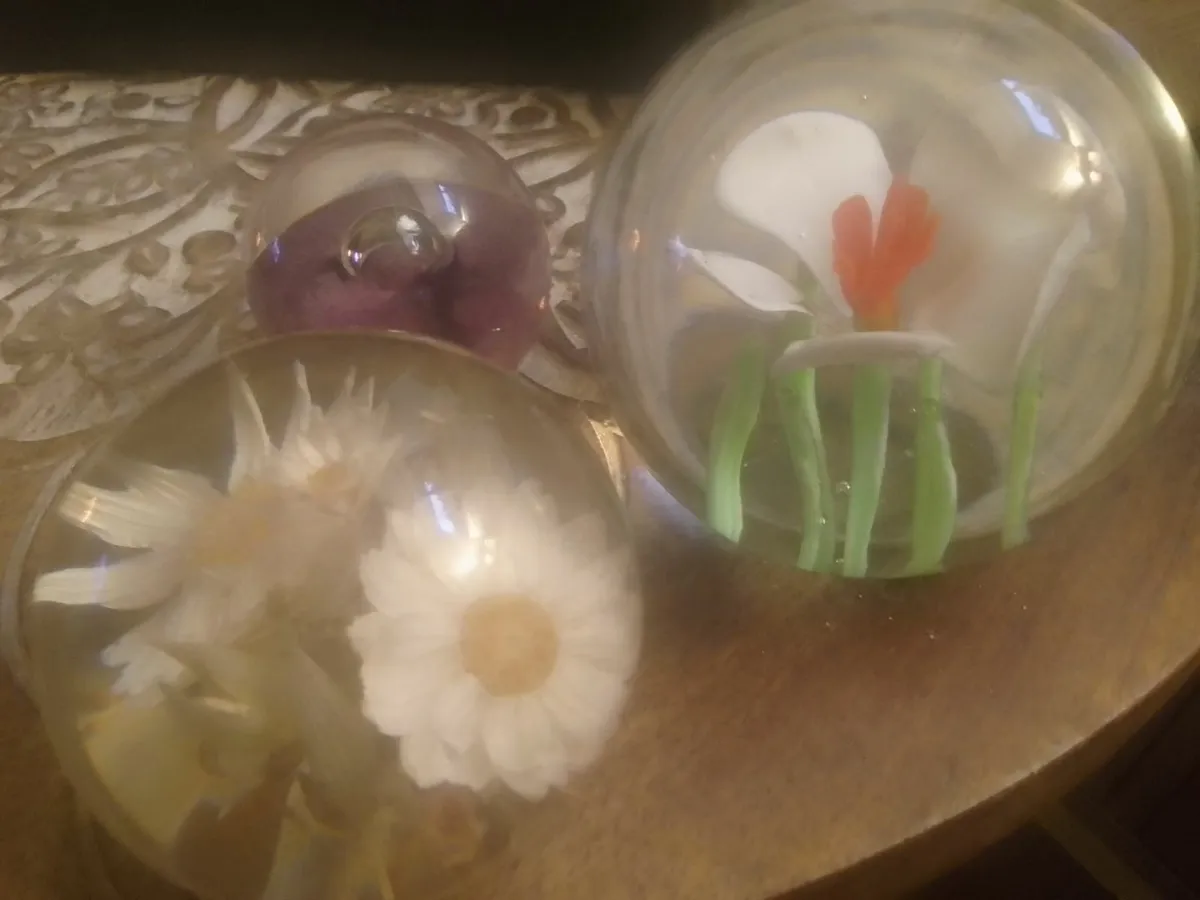 VINTAGE GLASS FLOWER PAPER WEIGHTS SET OF THREE - Image 1