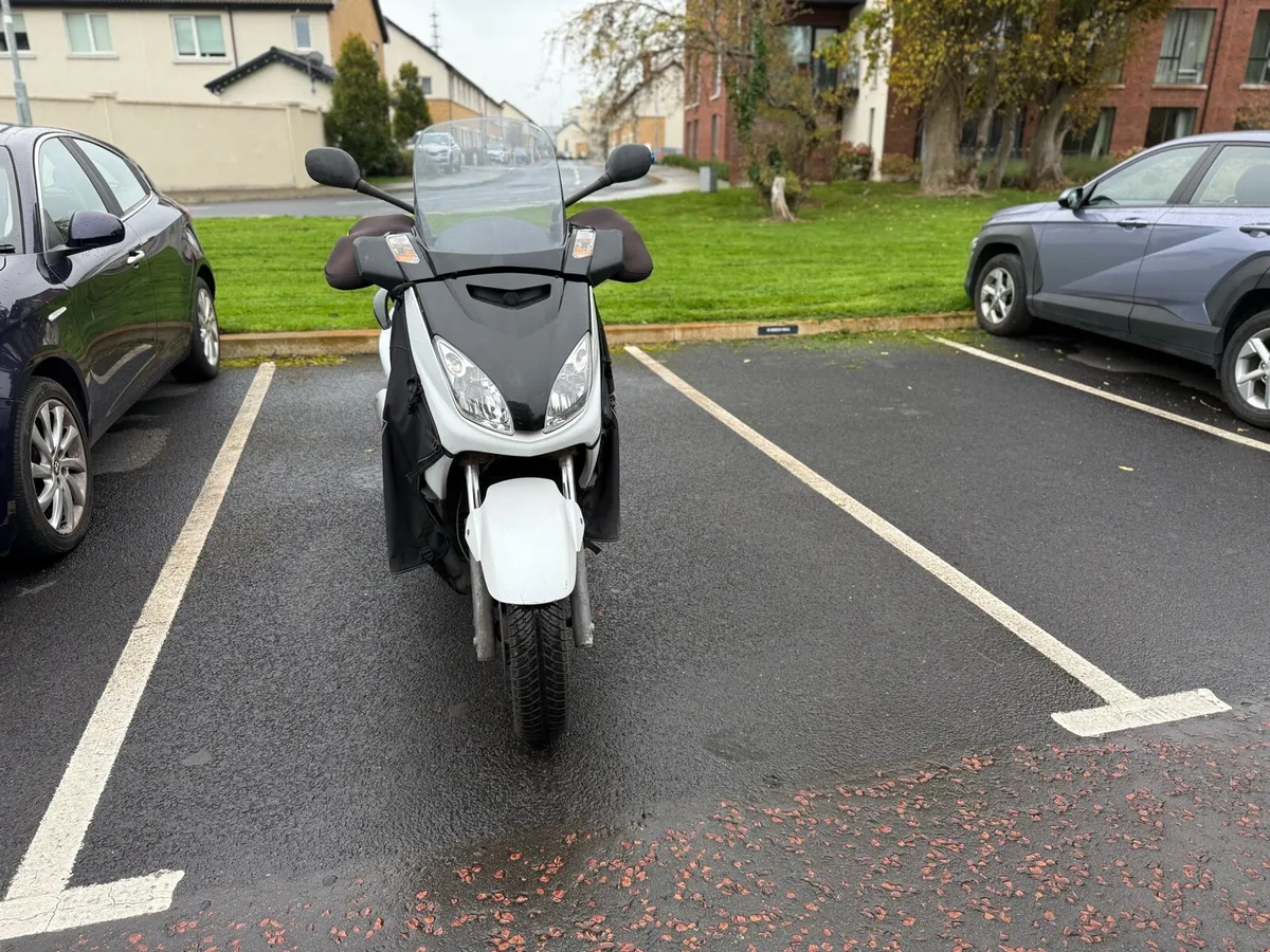 Yamaha Xmax 250 - Image 2