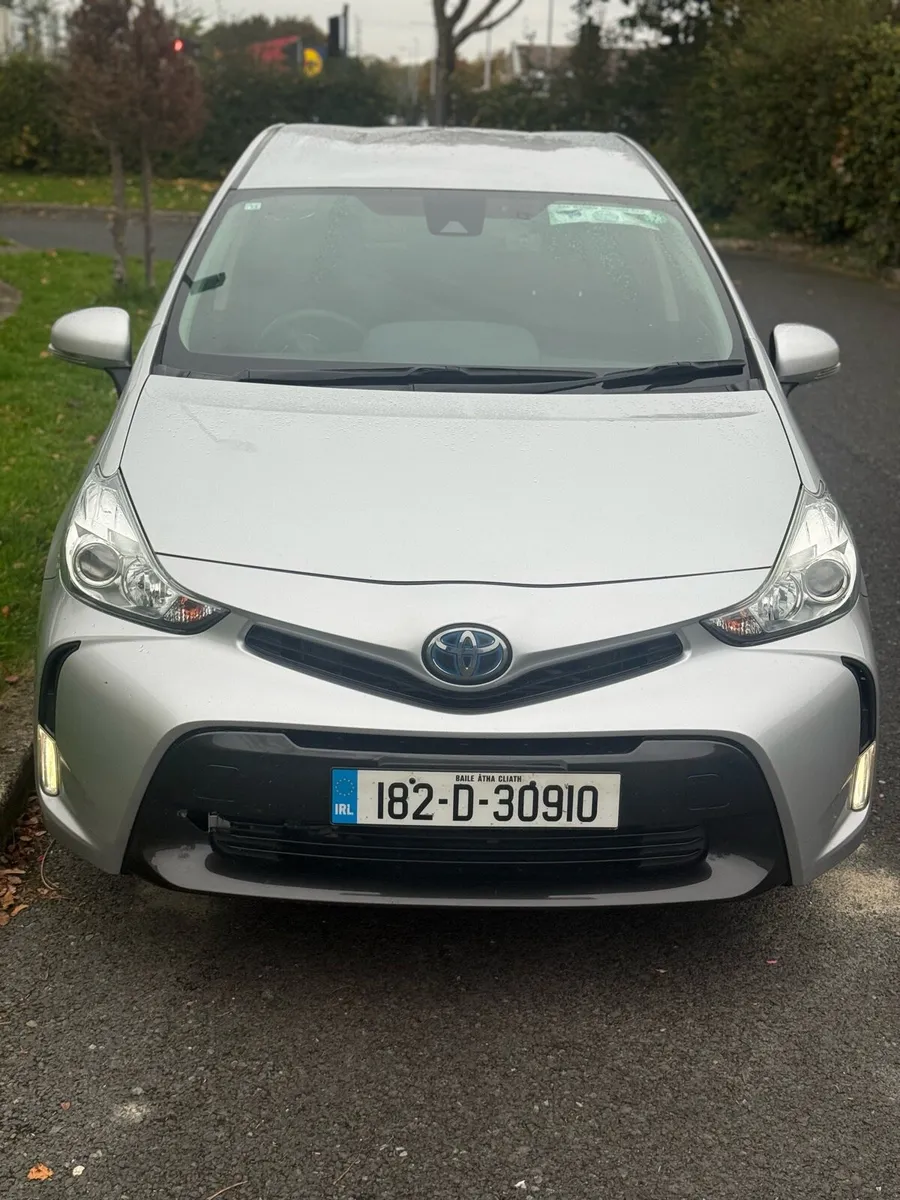 2018 Prius Alpha - Image 1