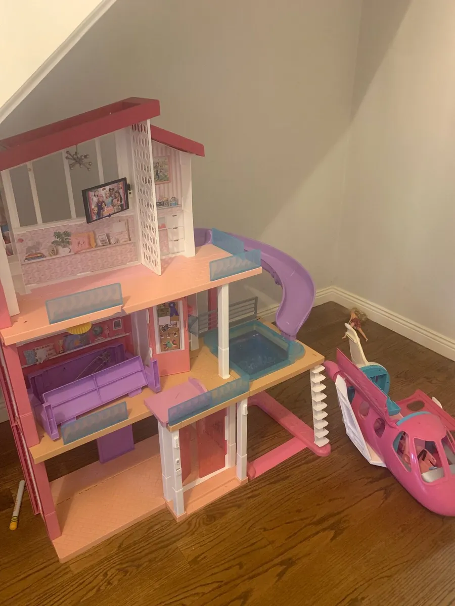 Barbie dreamhouse and airplane - Image 1