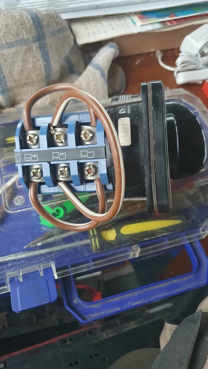Rotary switch for battery - Image 2