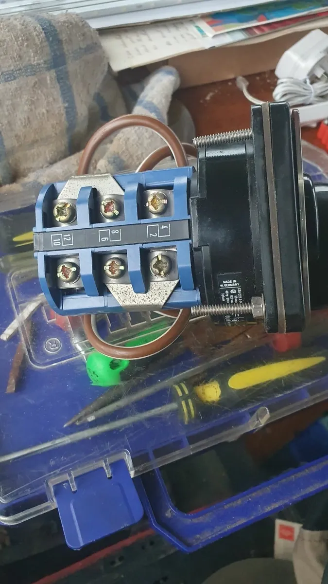 Rotary switch for battery - Image 3