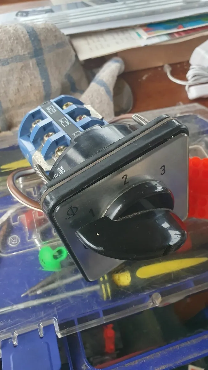 Rotary switch for battery - Image 1