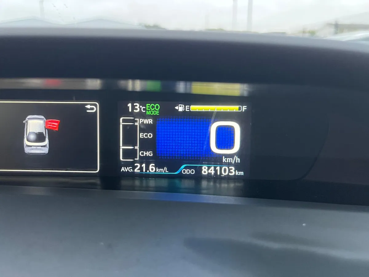Toyota Prius - Image 11