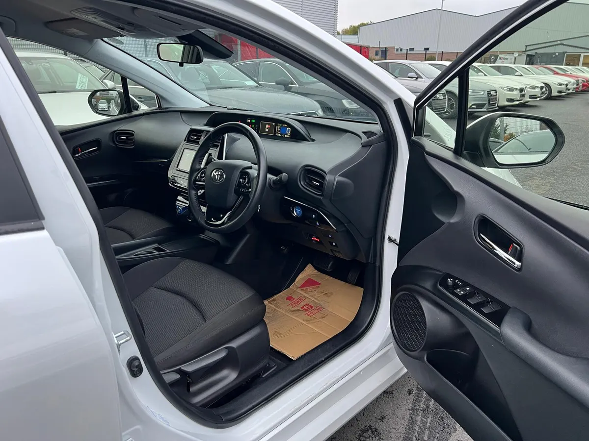 Toyota Prius - Image 8
