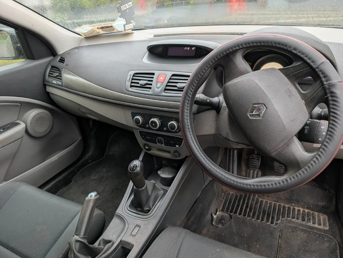 Renault Megane 2010 - Image 2