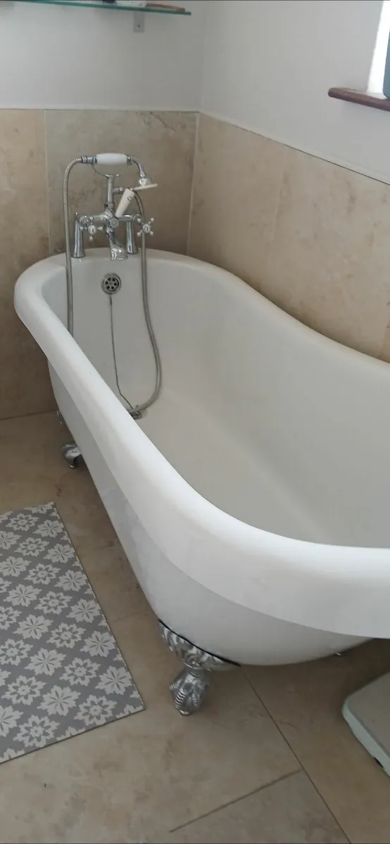Free standing bath plus taps - Image 1